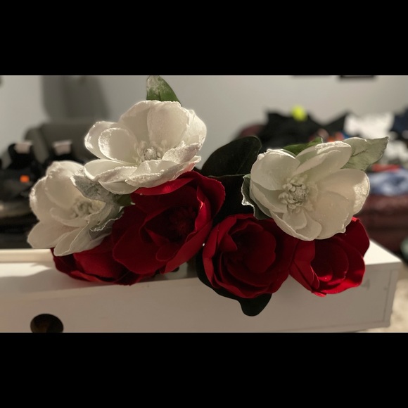 7 XL long stem artificial roses NWOT - Picture 1 of 10